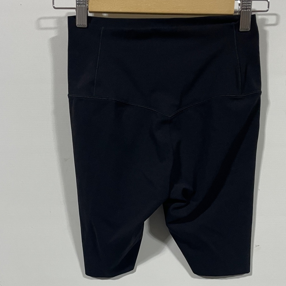 Nike zenvy dri-fit Black Mid-Rise Bike Shorts with Reflective Swoosh - Picture 3 of 3